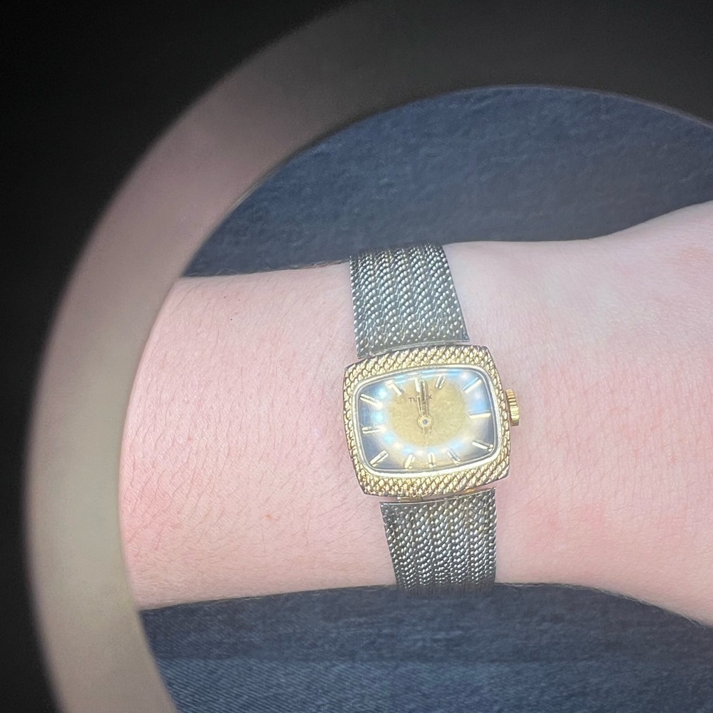 Vintage 1960's Timex Two-Toned Mesh Watch - Picture 11 of 16